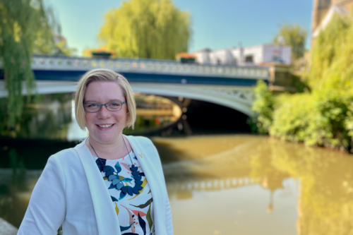 Zöe Franklin in front of town bridge