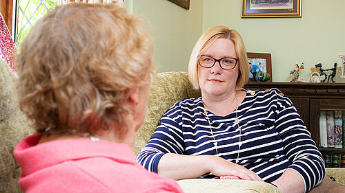 Zöe speaking with older lady